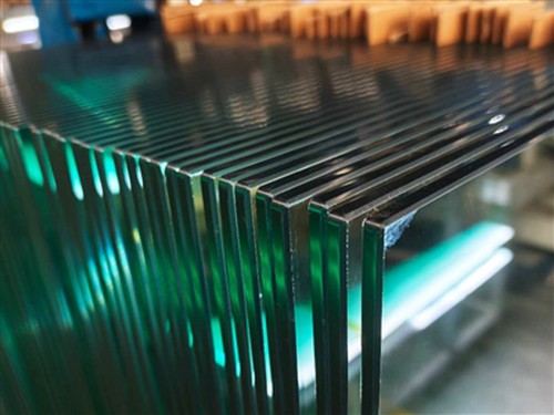 MIGO GLASS töötleb Austraalia kliendi jaoks 10 mm karastatud basseini piirdek...