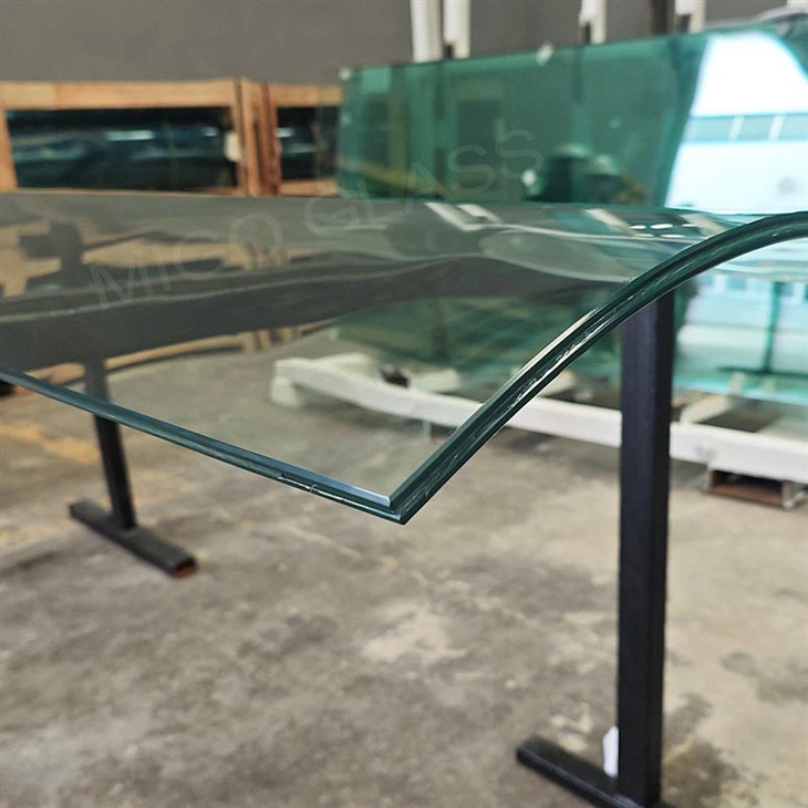 Curved laminated glass