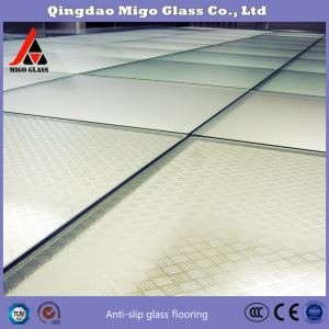 Libisemisvastased klaaspõrandad trepiastmed